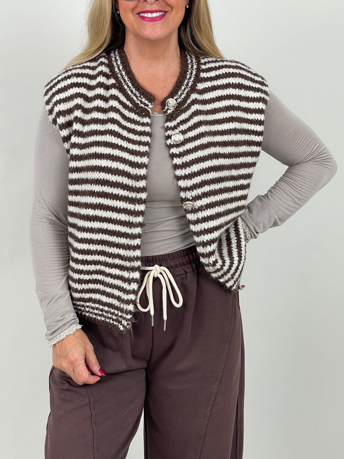 Strickweste Streifen Dog Mom in Mokka/Creme