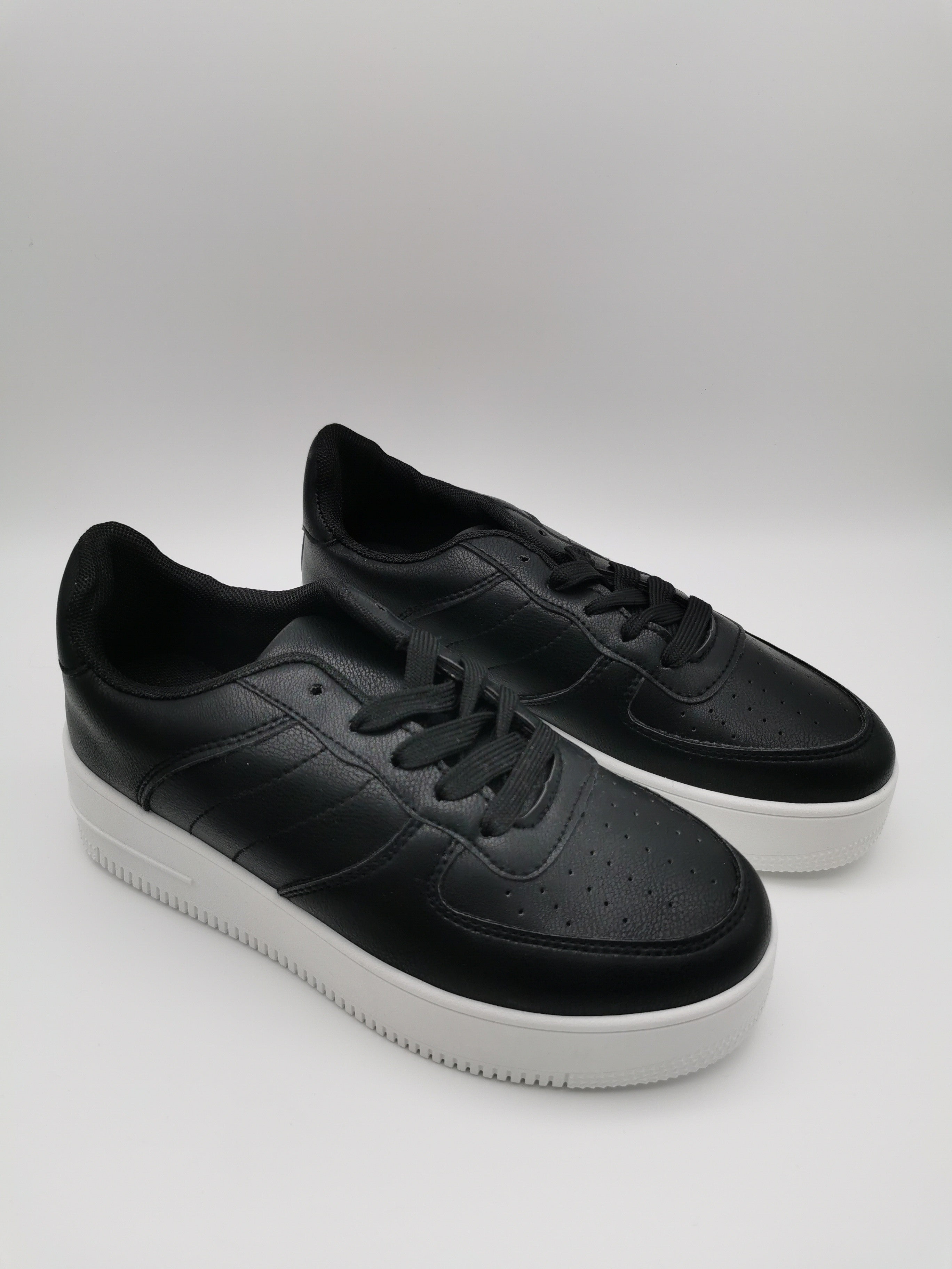 Sneaker mit Plateausohle in Schwarz Artikel 2735