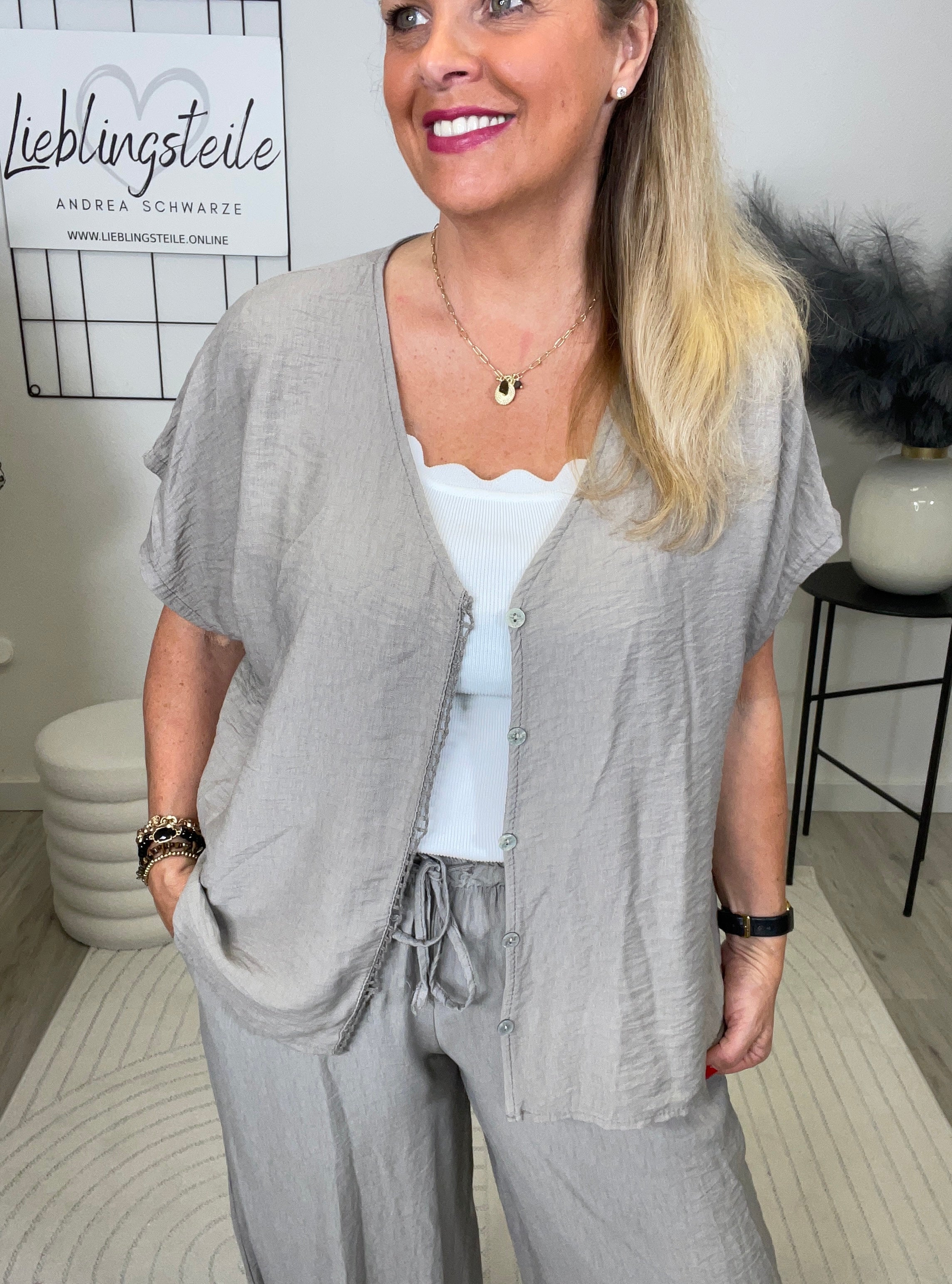 Leichter 2-Teiler mit Bluse und Ballonhose in Taupe
