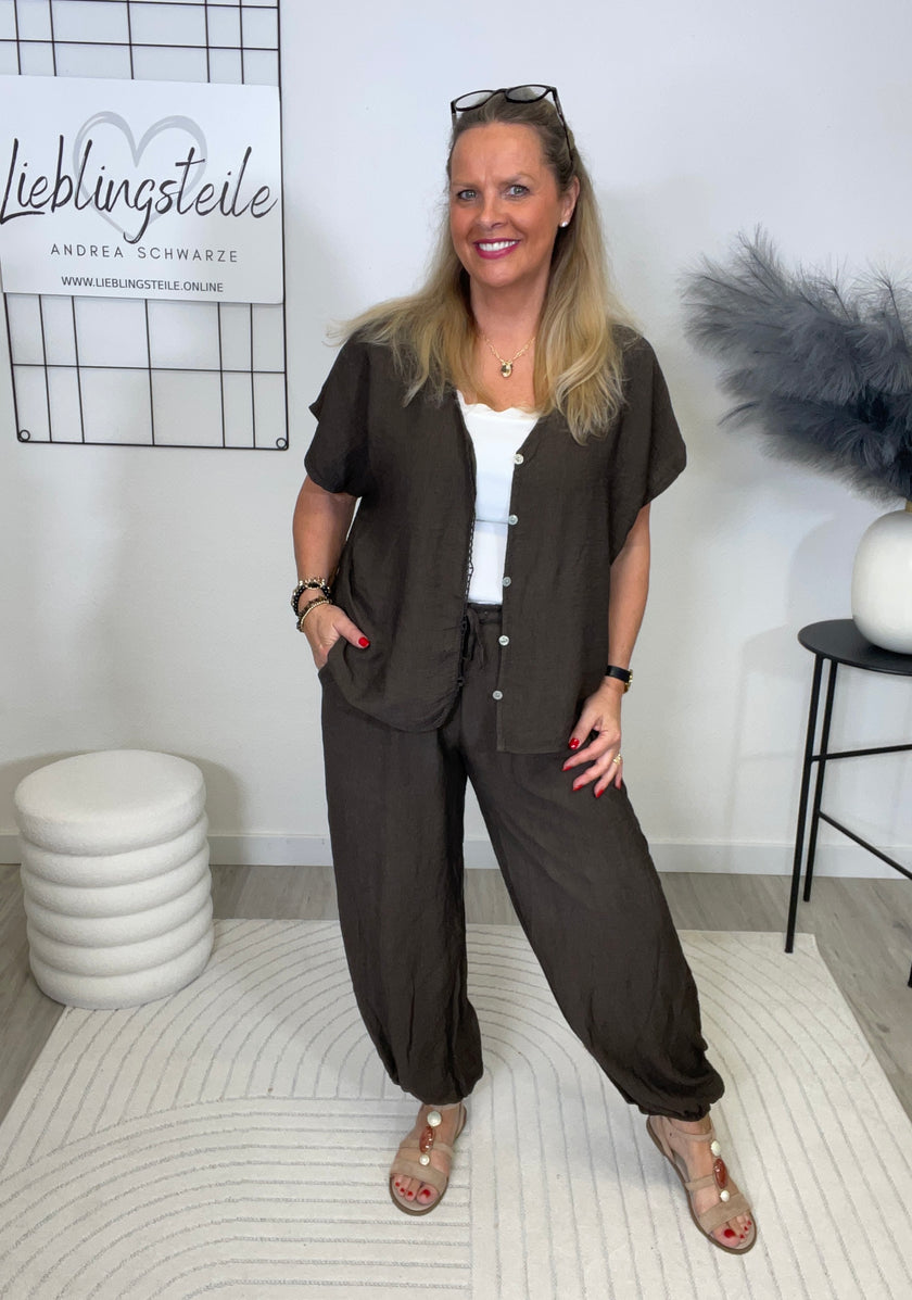 Leichter 2-Teiler mit Bluse und Ballonhose in Mokka