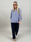 Bluse mit Stickerei und Streifen in Blau