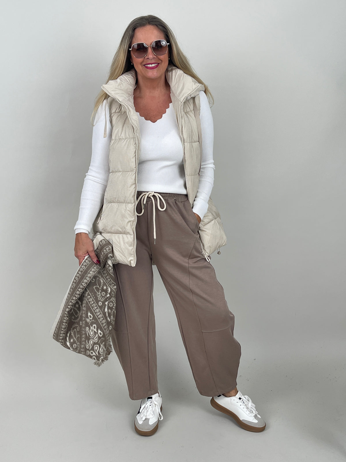 Jogpants Ballon-Schnitt in Taupe