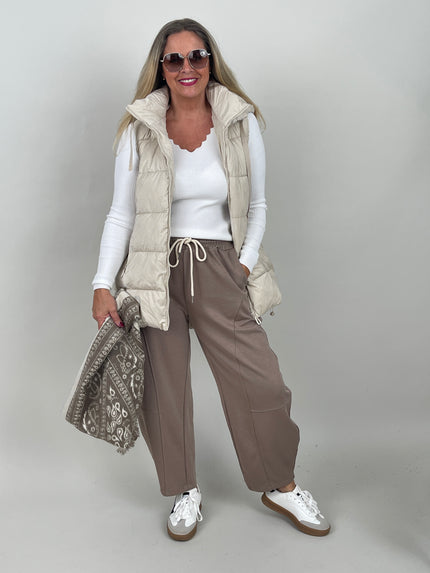Steppweste mit dezentem Schimmer in Beige