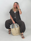 Leichter 2-Teiler mit Bluse und Ballonhose in Mokka