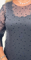 Mesh-Shirt mit Samt-Punkten in Schwarz