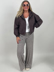 Jacke mit Kapuze in Velours-Optik in Mokka
