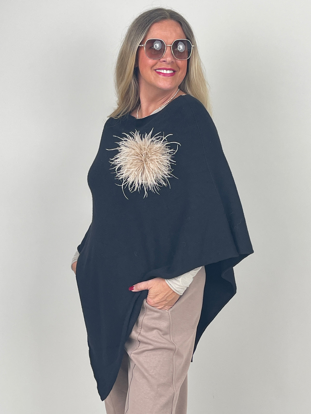 Poncho in Schwarz