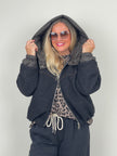 Bouclé-Jacke mit Steppkapuze in Schwarz
