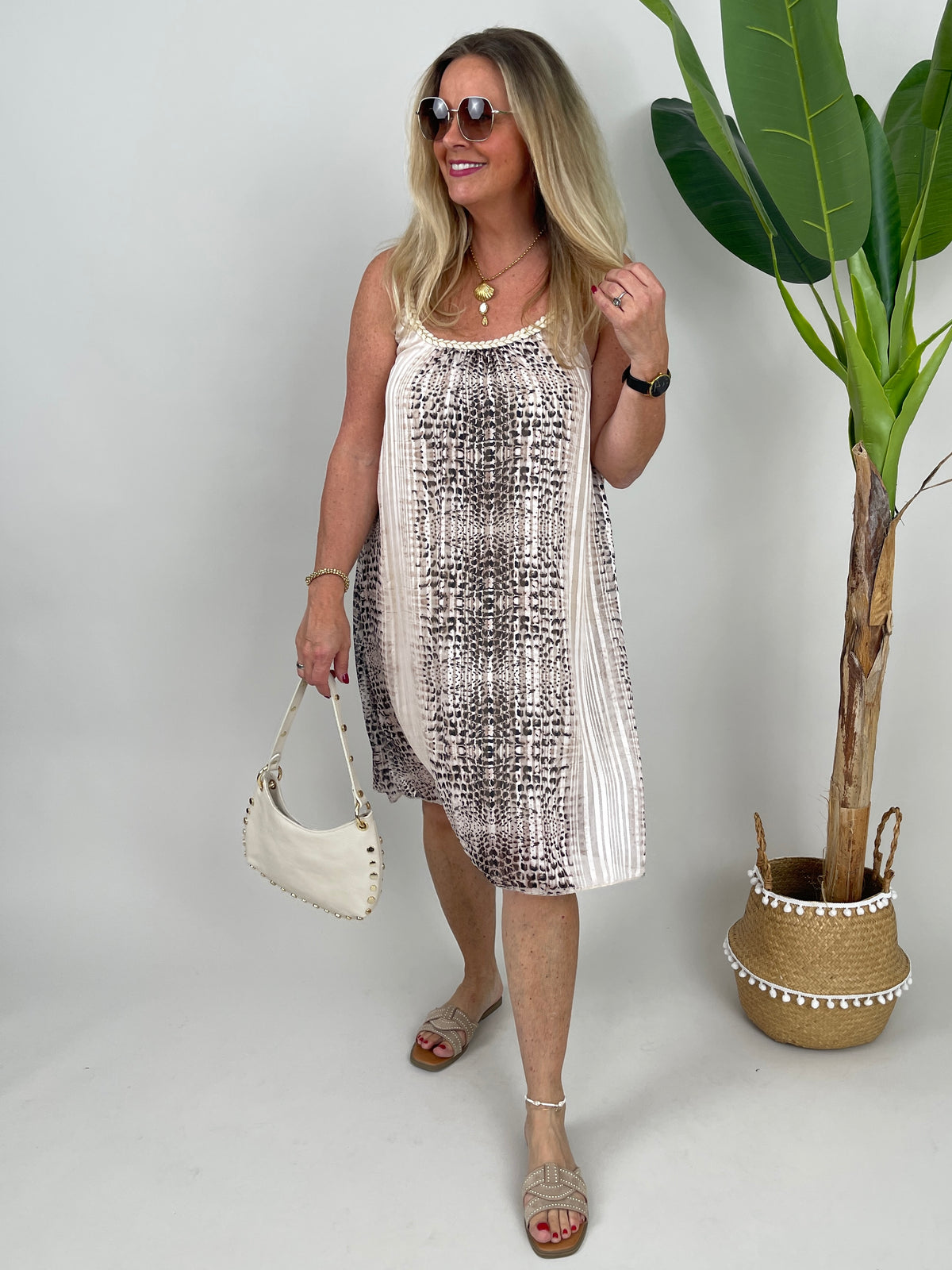Kleid mit geflochtenen Trägern in Leo/Beige