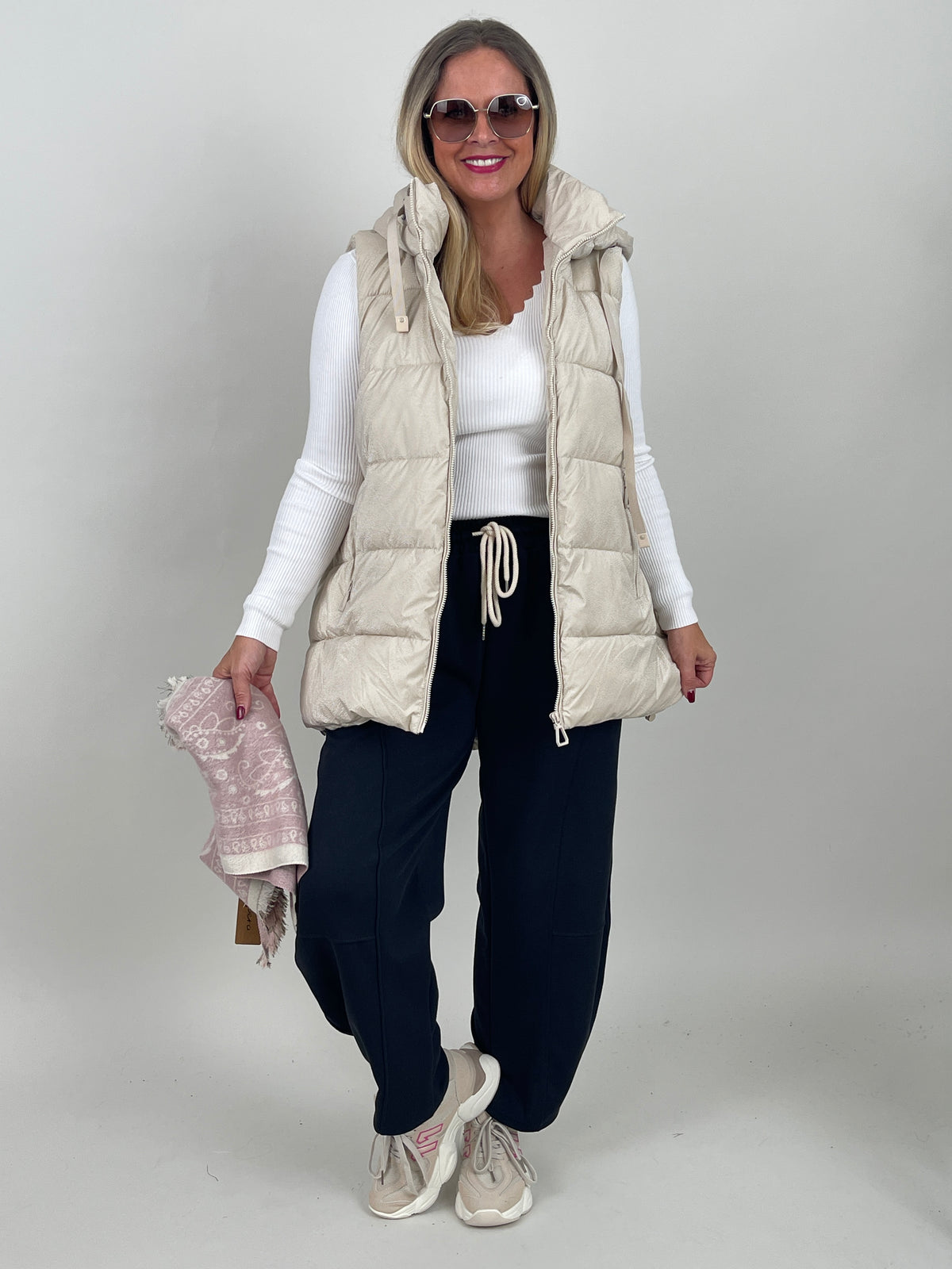 Steppweste mit dezentem Schimmer in Beige