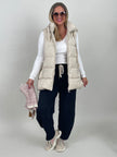 Steppweste mit dezentem Schimmer in Beige