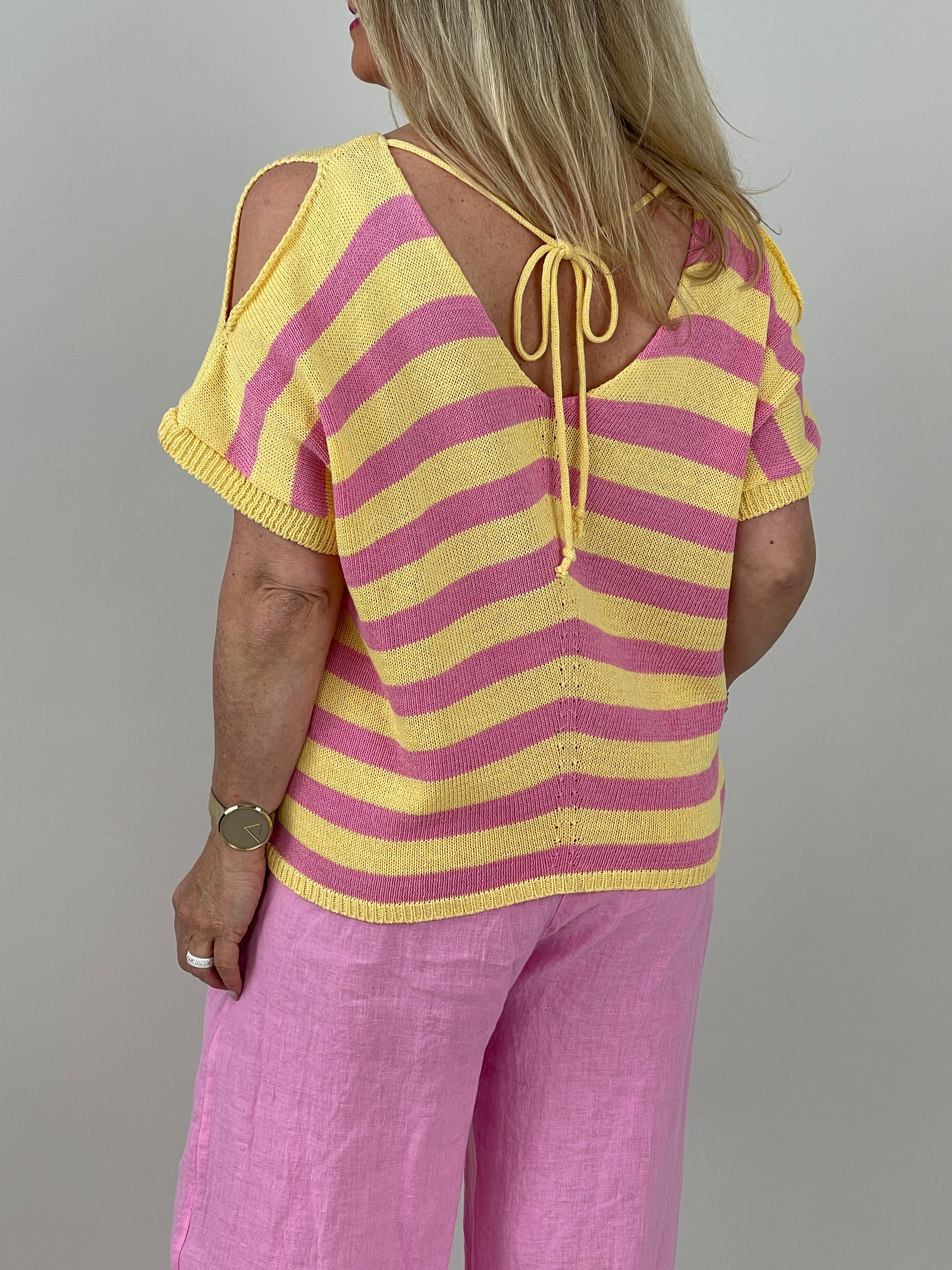 Leichter Strickpulli in Gelb/Pink