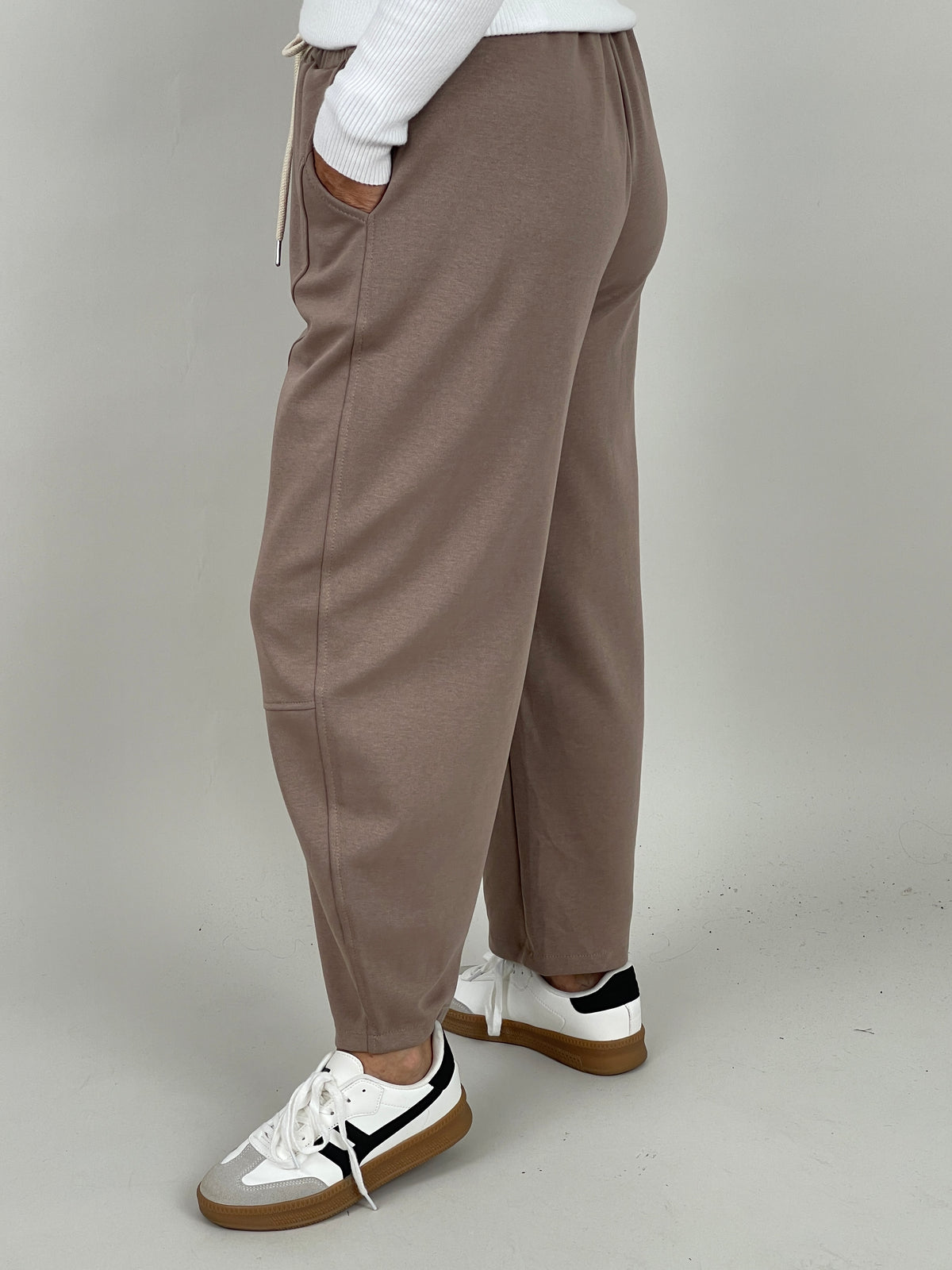 Jogpants Ballon-Schnitt in Taupe