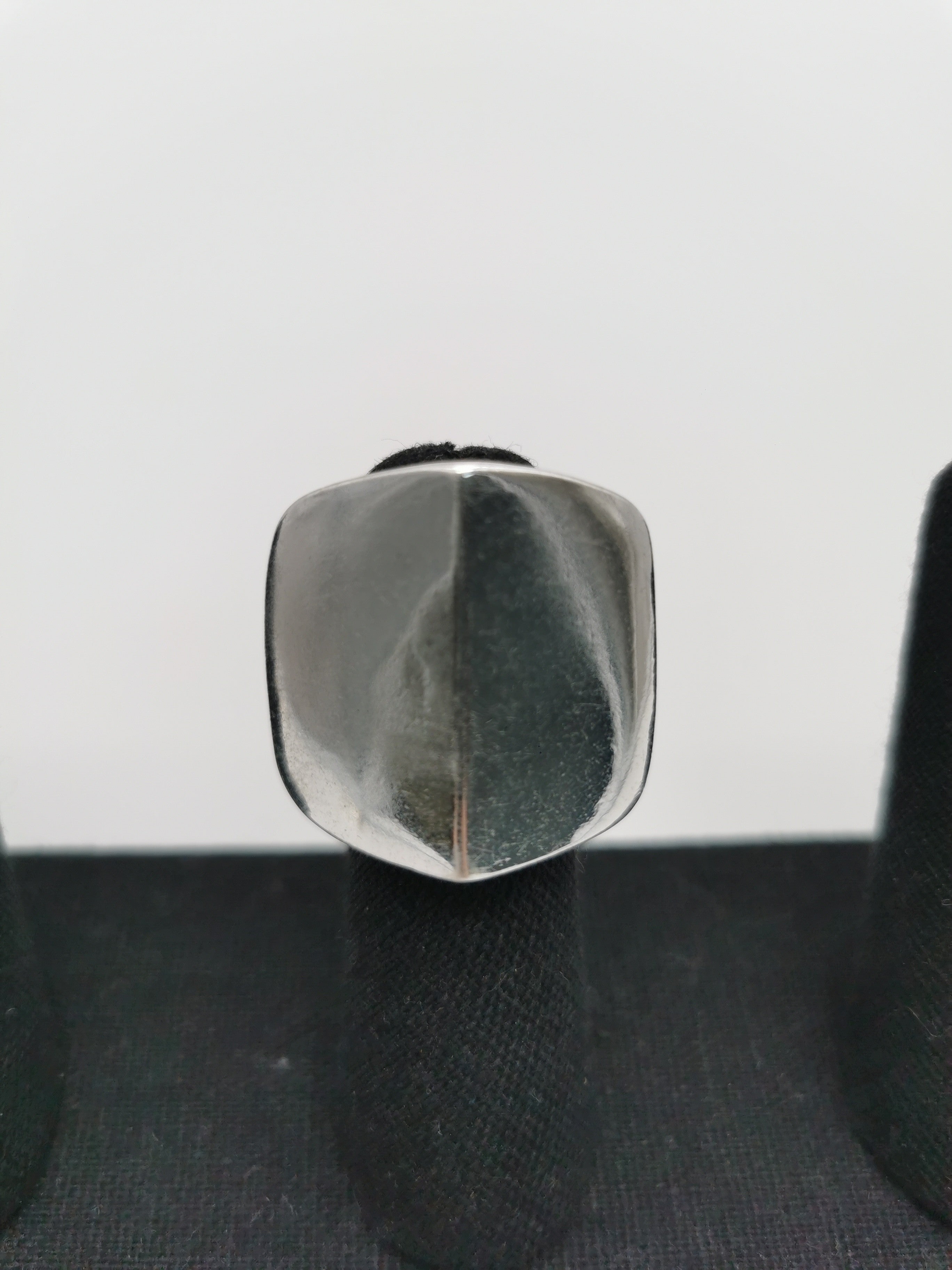 Silberner Ring mit Kante