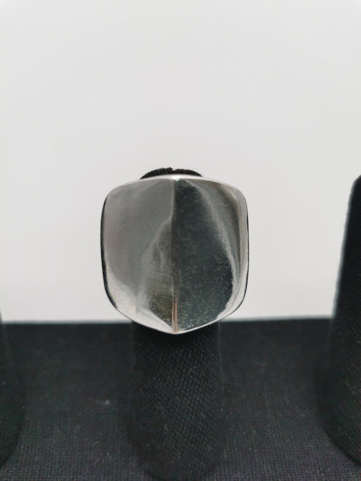 Silberner Ring mit Kante
