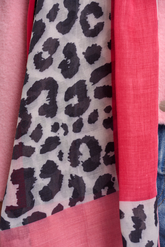 Tuch von Rino & Pelle mit Leo-Print in Rot/Schwarz Artikel RP6828