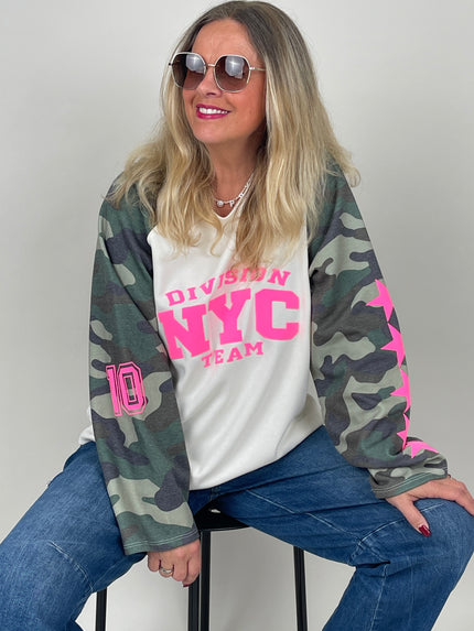 Sweatshirt mit Camouflage-Ärmeln und Pinken Sternen