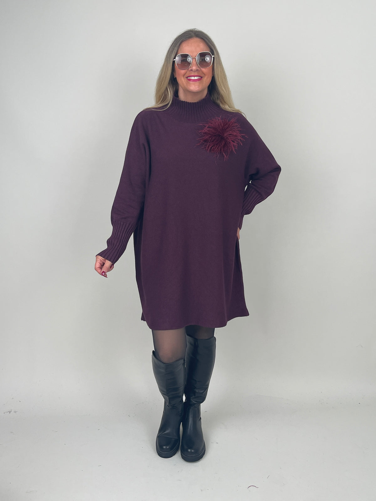 Pulloverkleid mit Stehkragen in Aubergine