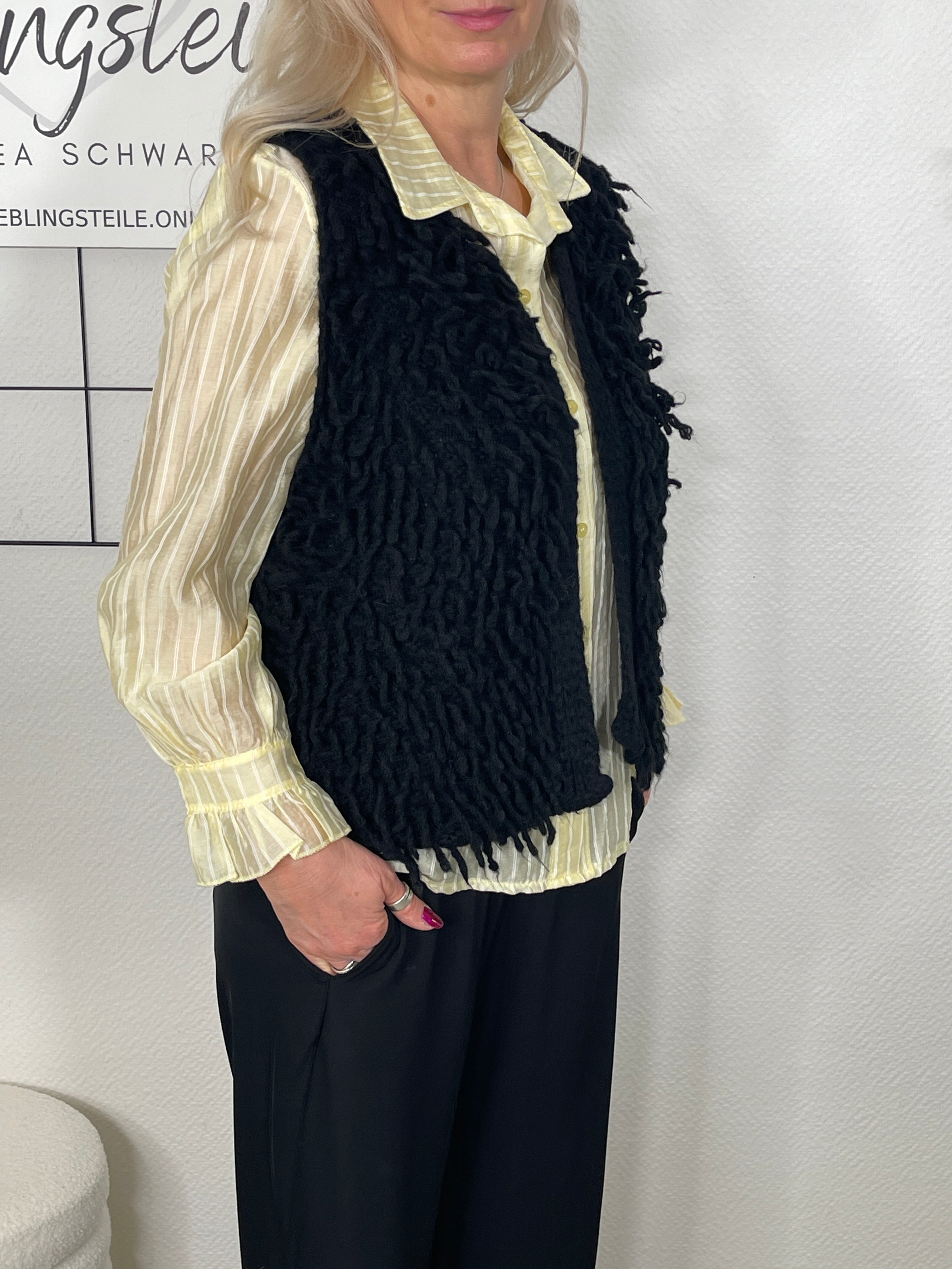 Weste mit Fransen in Schwarz Artikel 6731