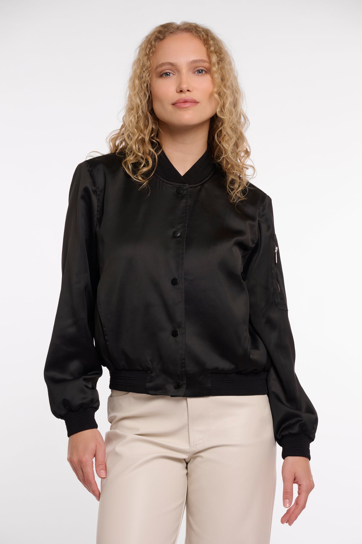 Bomber Jacke Banner in Schwarz von Rino&Pelle