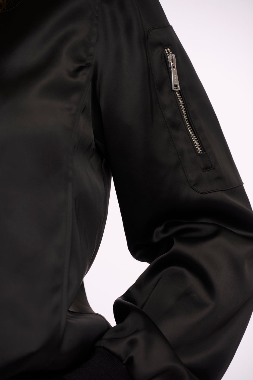 Bomber Jacke Banner in Schwarz von Rino&Pelle