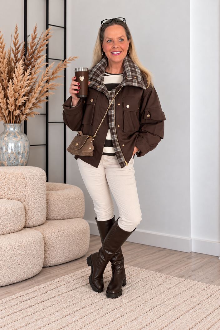 Jacke mit Karokragen & Druckknöpfen in Mokka