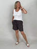 Bestickte Jeans-Shorts mit Blüten-Details in Mokka