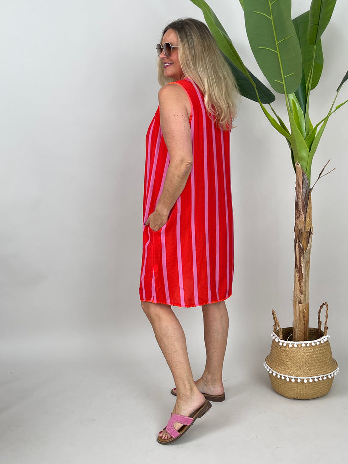 Kleid mit Kontrastnähten Streifen in Rot/Pink