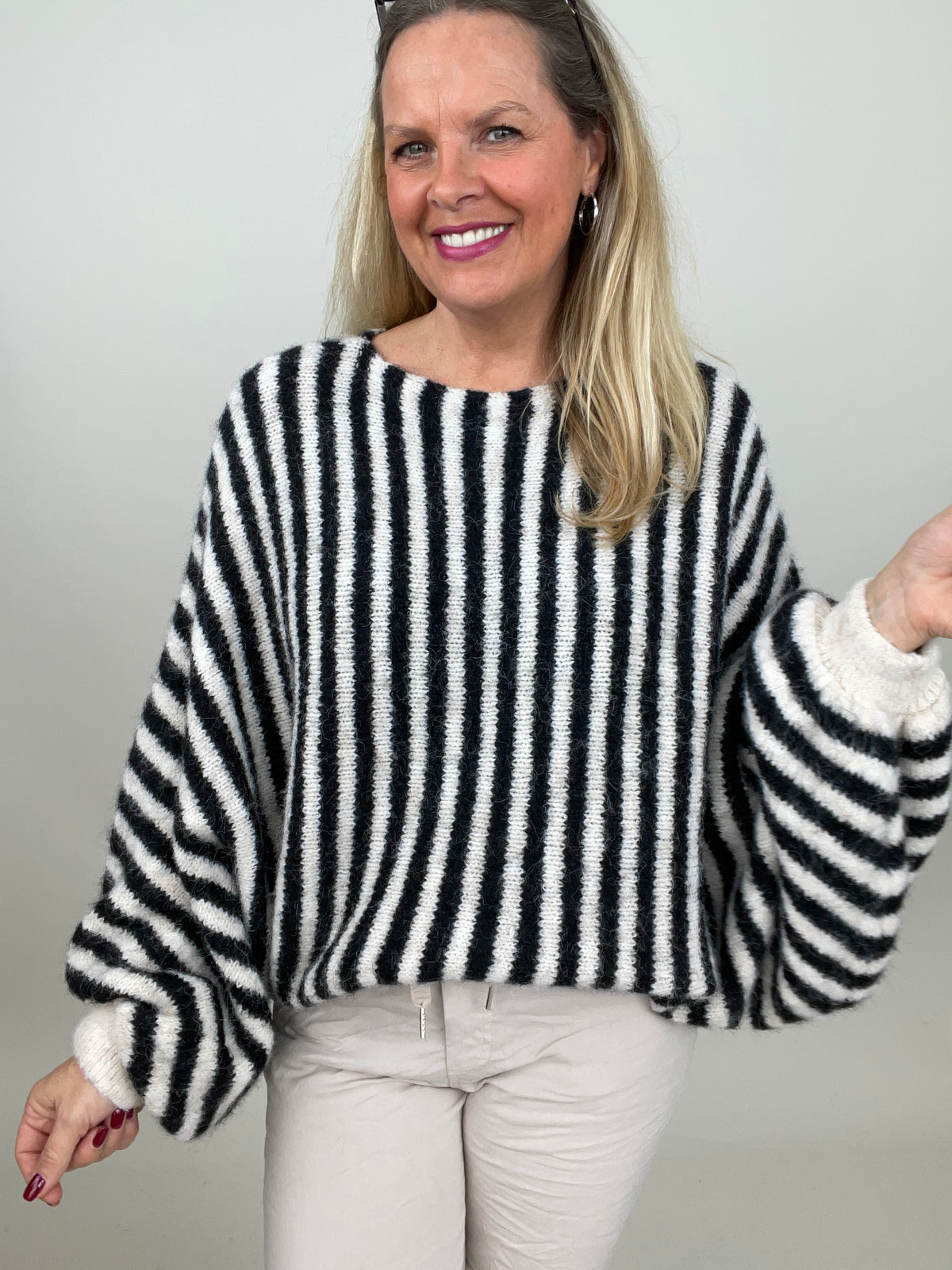 Pullover mit Fledermaus-Ärmeln Streifen in Schwarz/Creme
