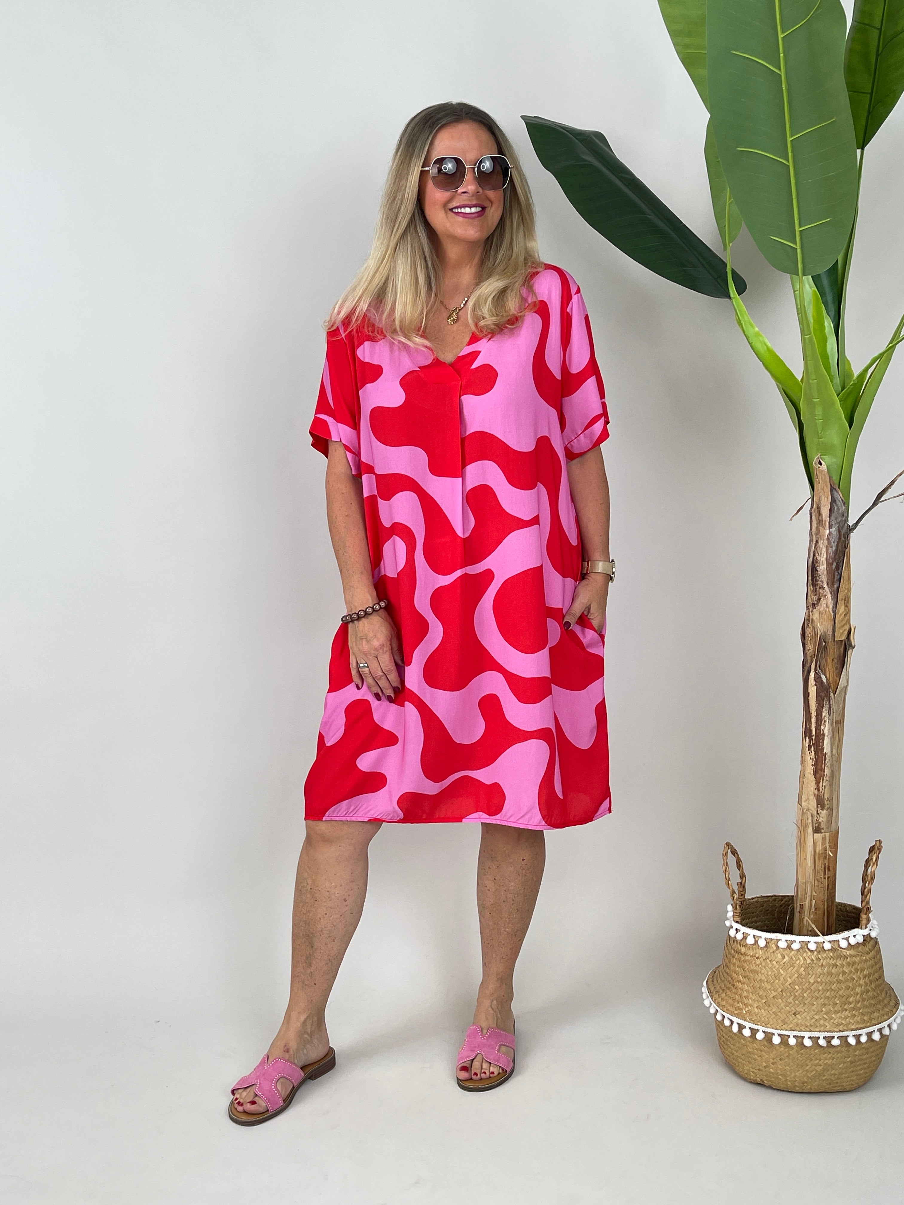 Kleid Muster in Rot/Pink