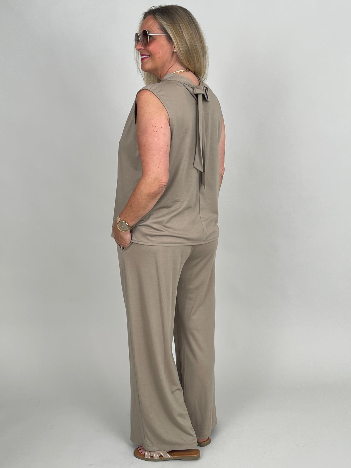 Hose Butterstoff in Taupe