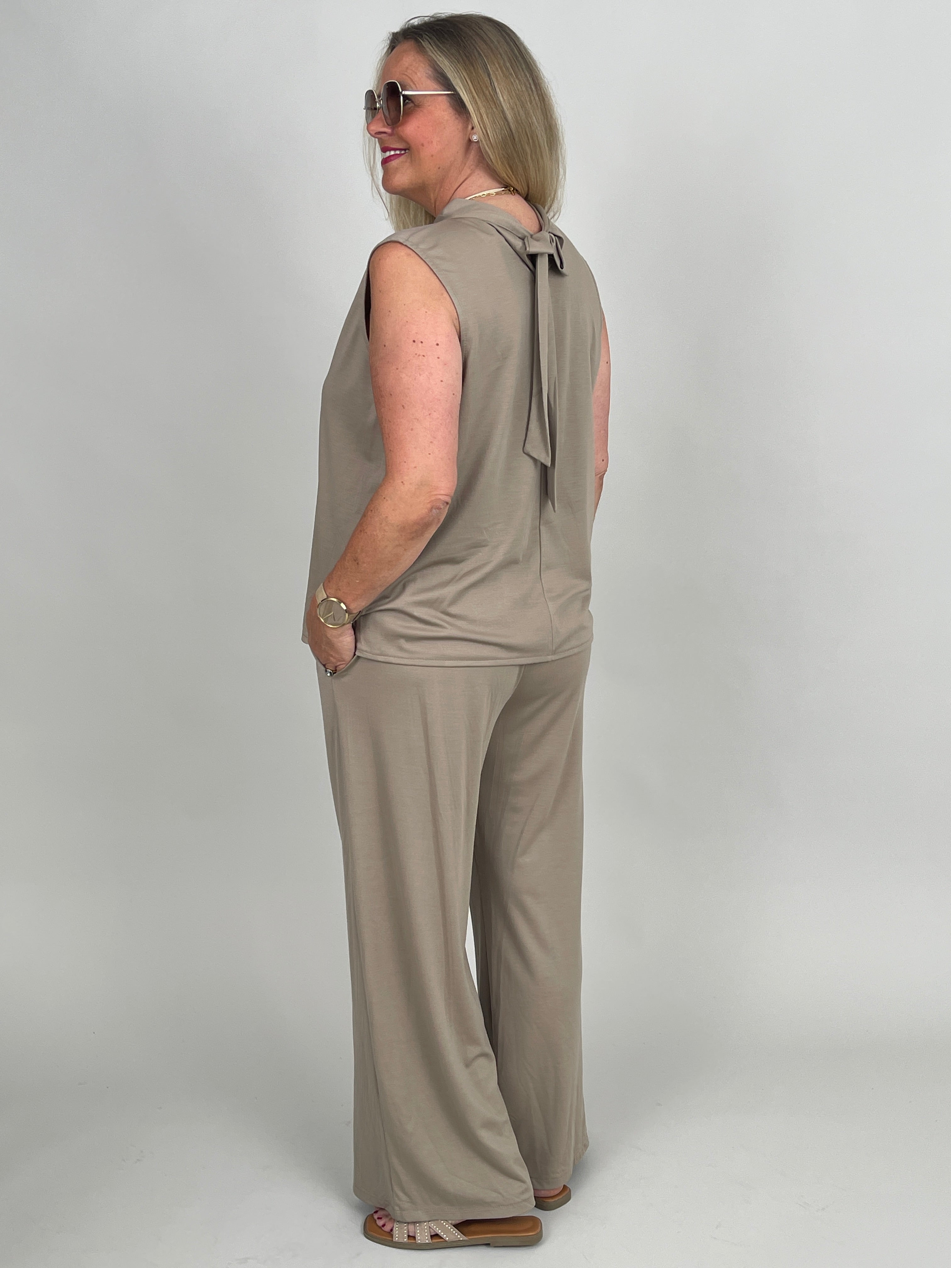 Hose Butterstoff in Taupe