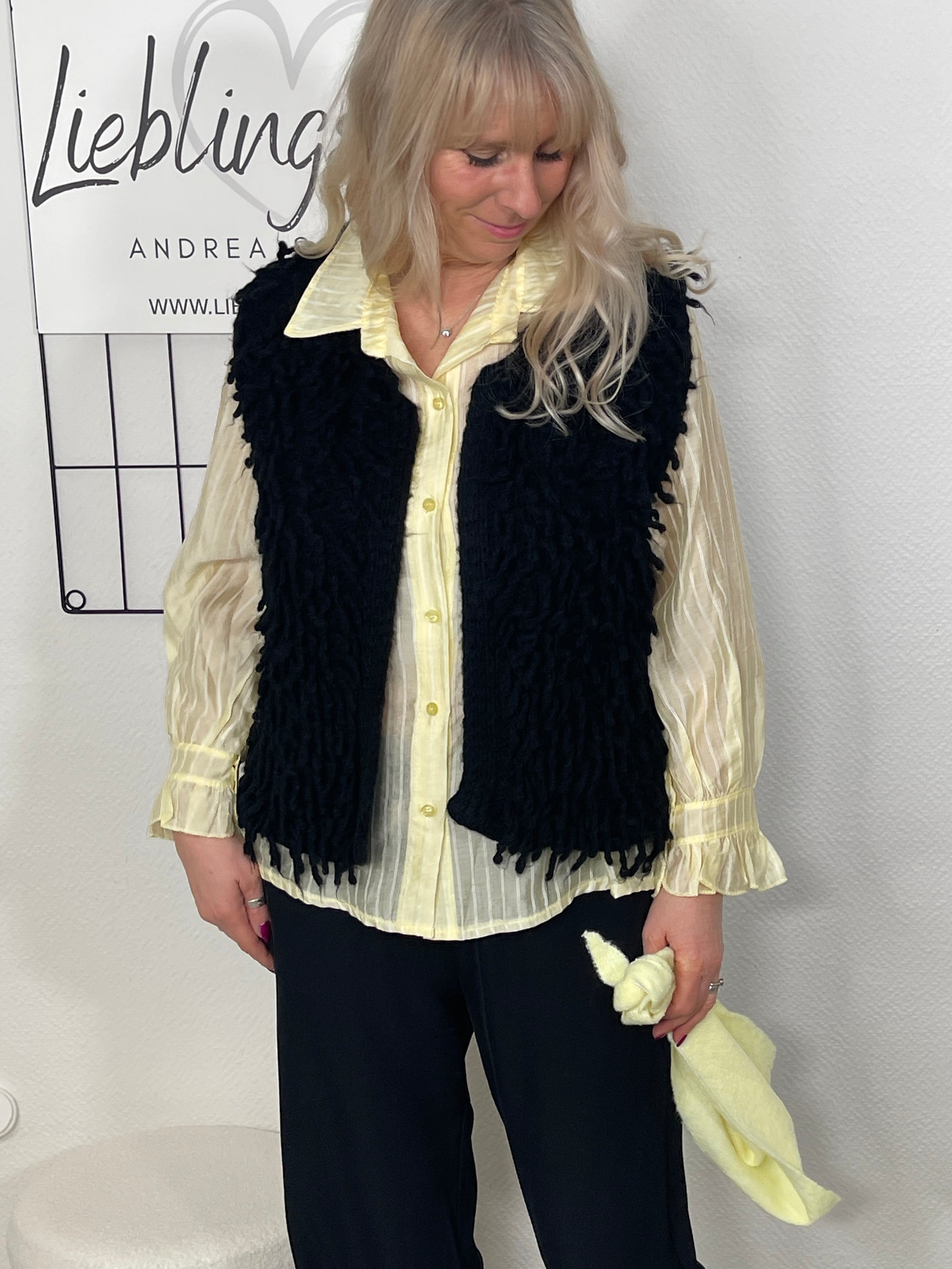 Weste mit Fransen in Schwarz Artikel 6731