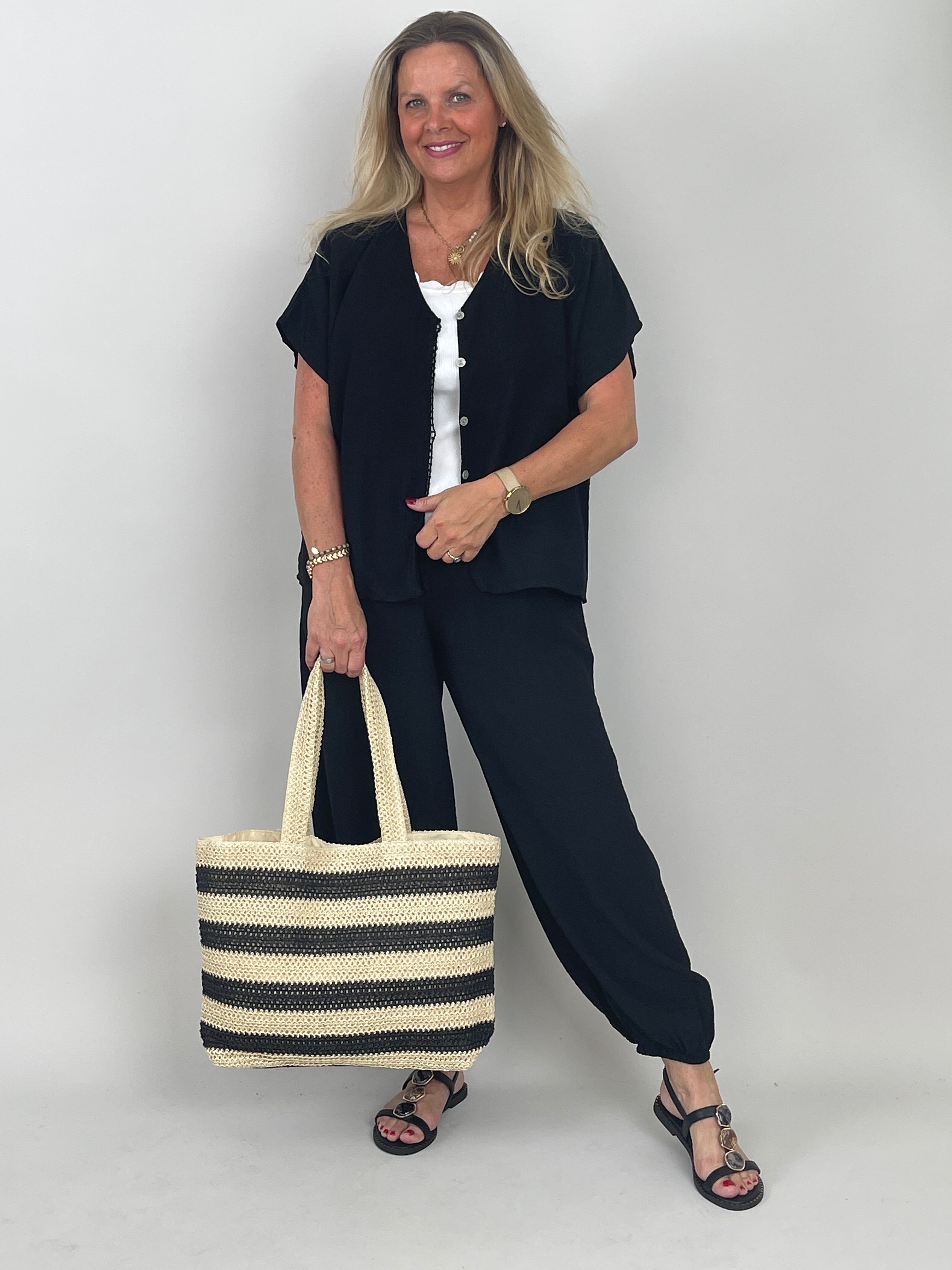 Leichter 2-Teiler mit Bluse und Ballonhose in Schwarz