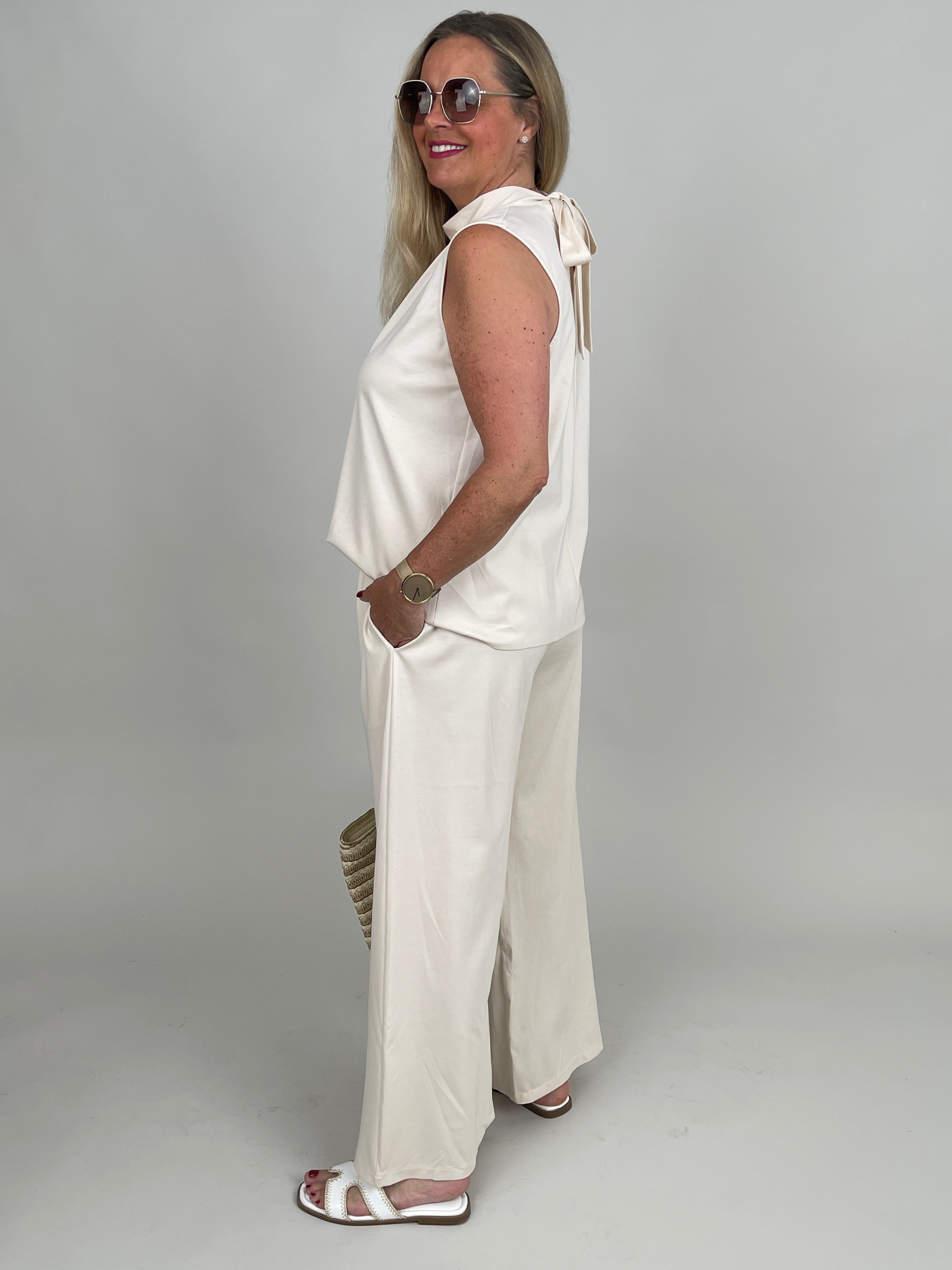 Top Butterstoff mit Schleife in Creme