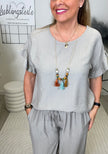 Blusenshirt mit Kette in Taupe