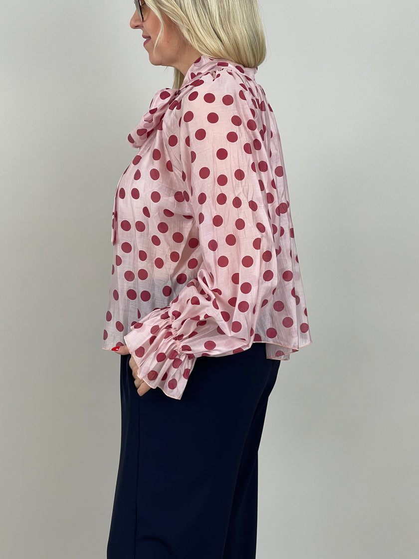 Bluse mit Punkten in Hellrosa/Rot