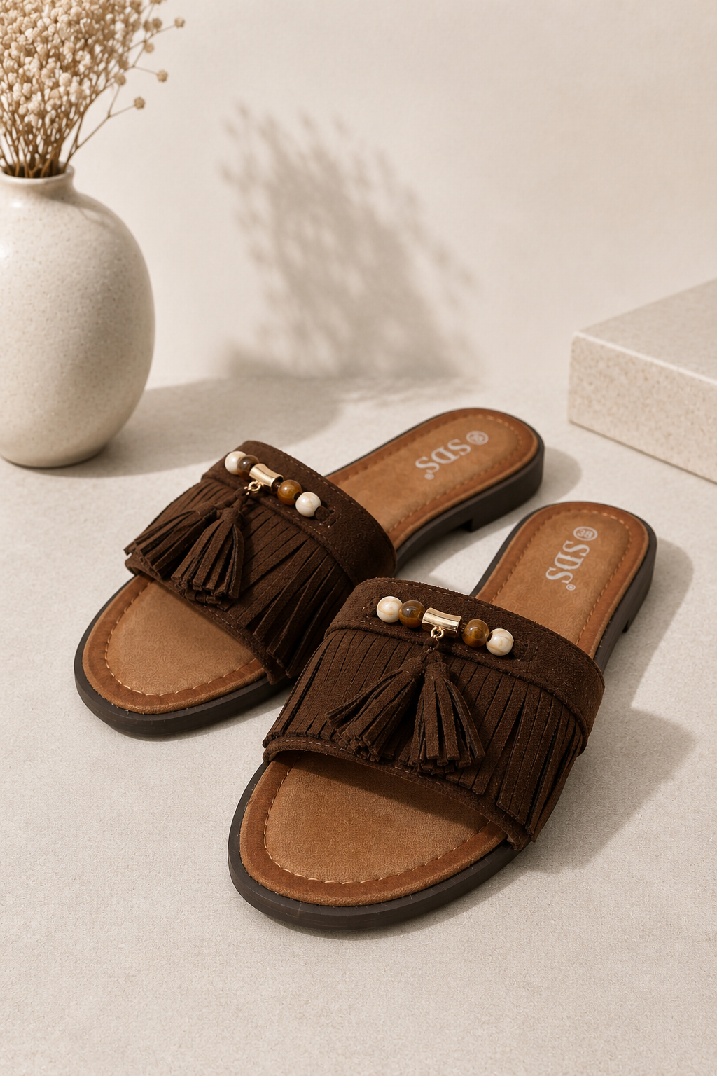 Sandalen mit Fransen in Mokka