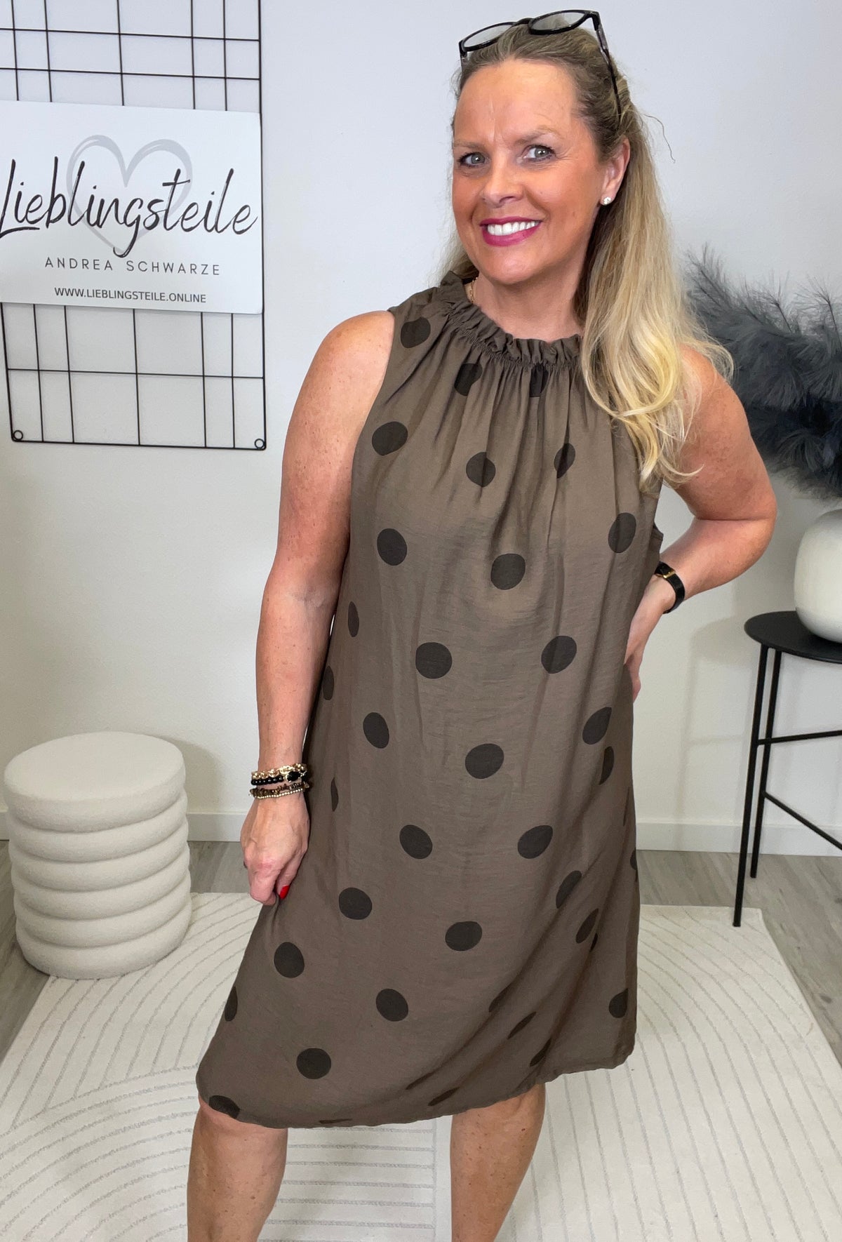 Kleid Punkte in Mokka