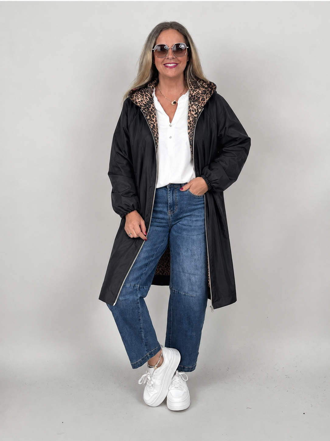 Wendemantel mit Leo-Design in Schwarz
