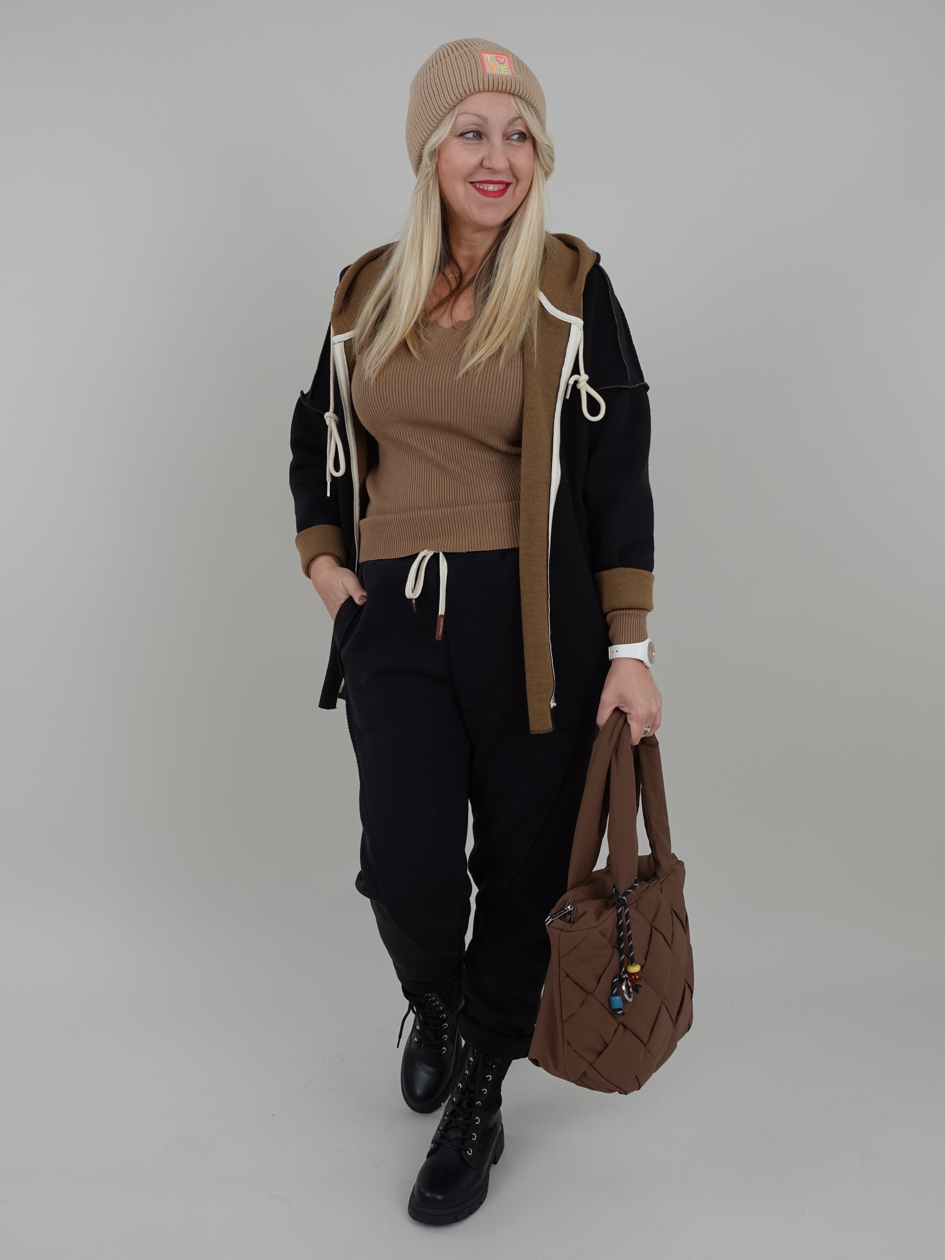 Jacke mit Kapuze Feinstrick in Schwarz/Camel Artikel 6528