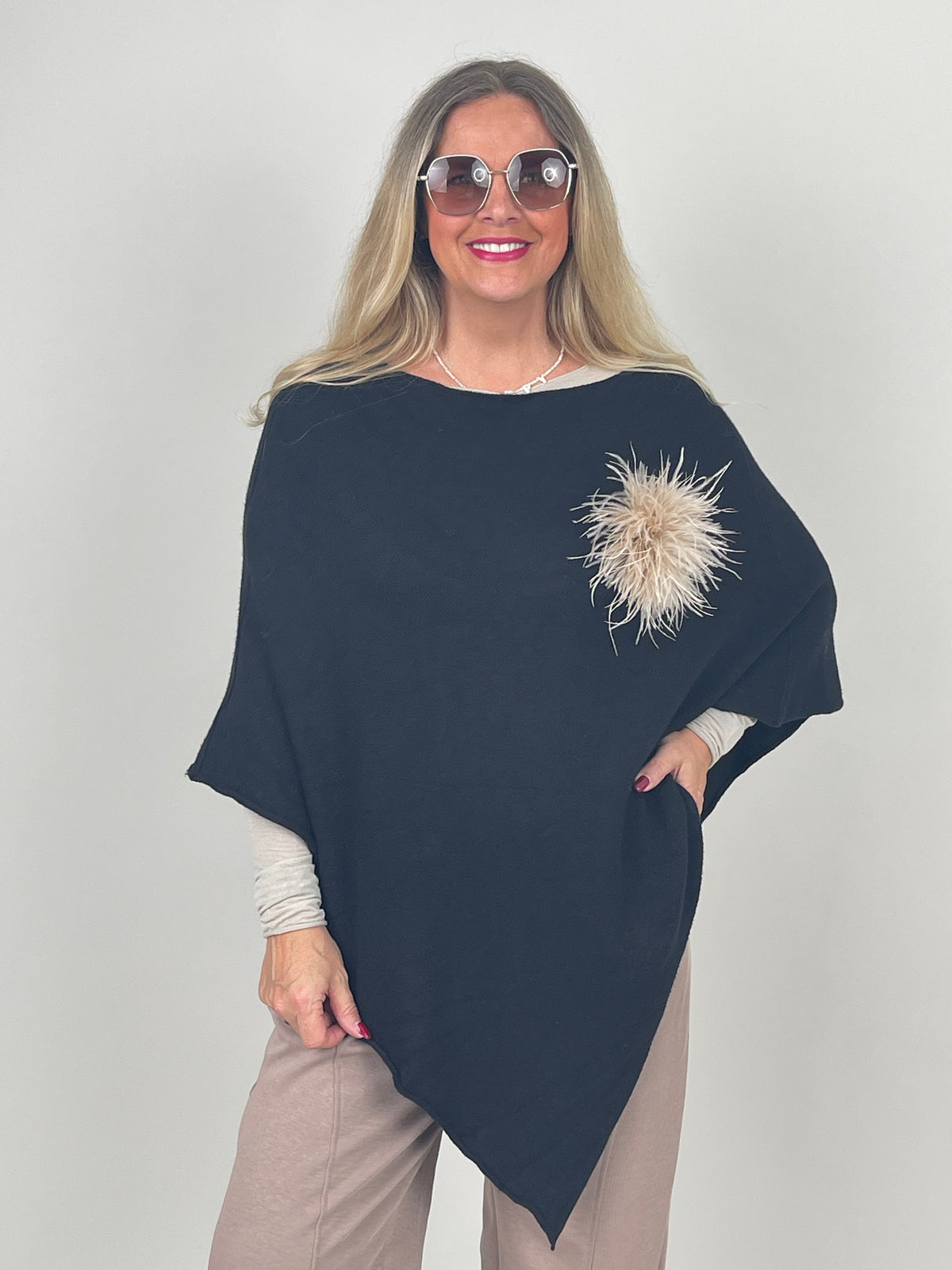 Poncho in Schwarz