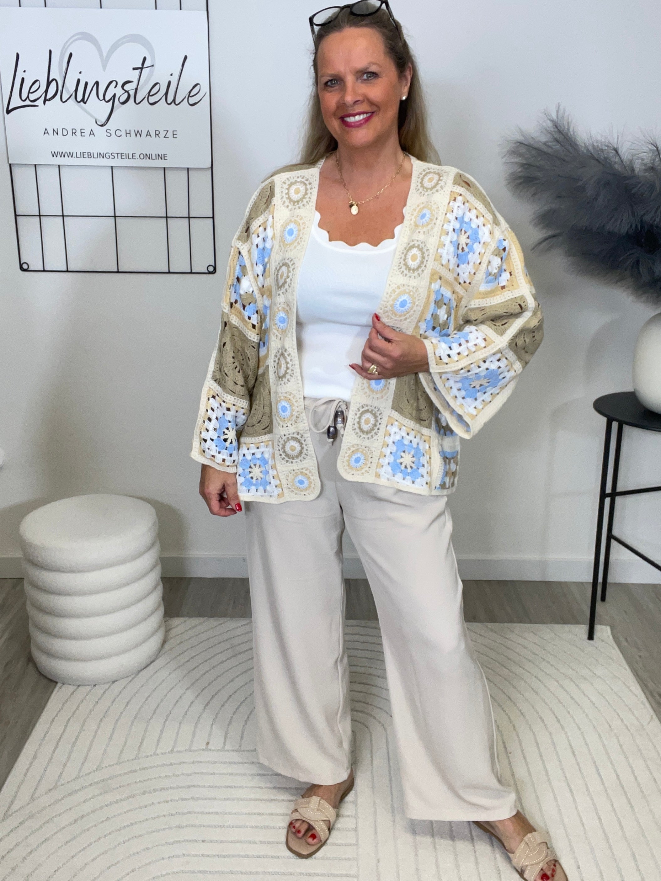 Boho Häkelcardigan in Beige/Hellblau