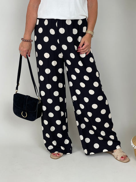 Marlenehose Punkte in Schwarz/Offwhite