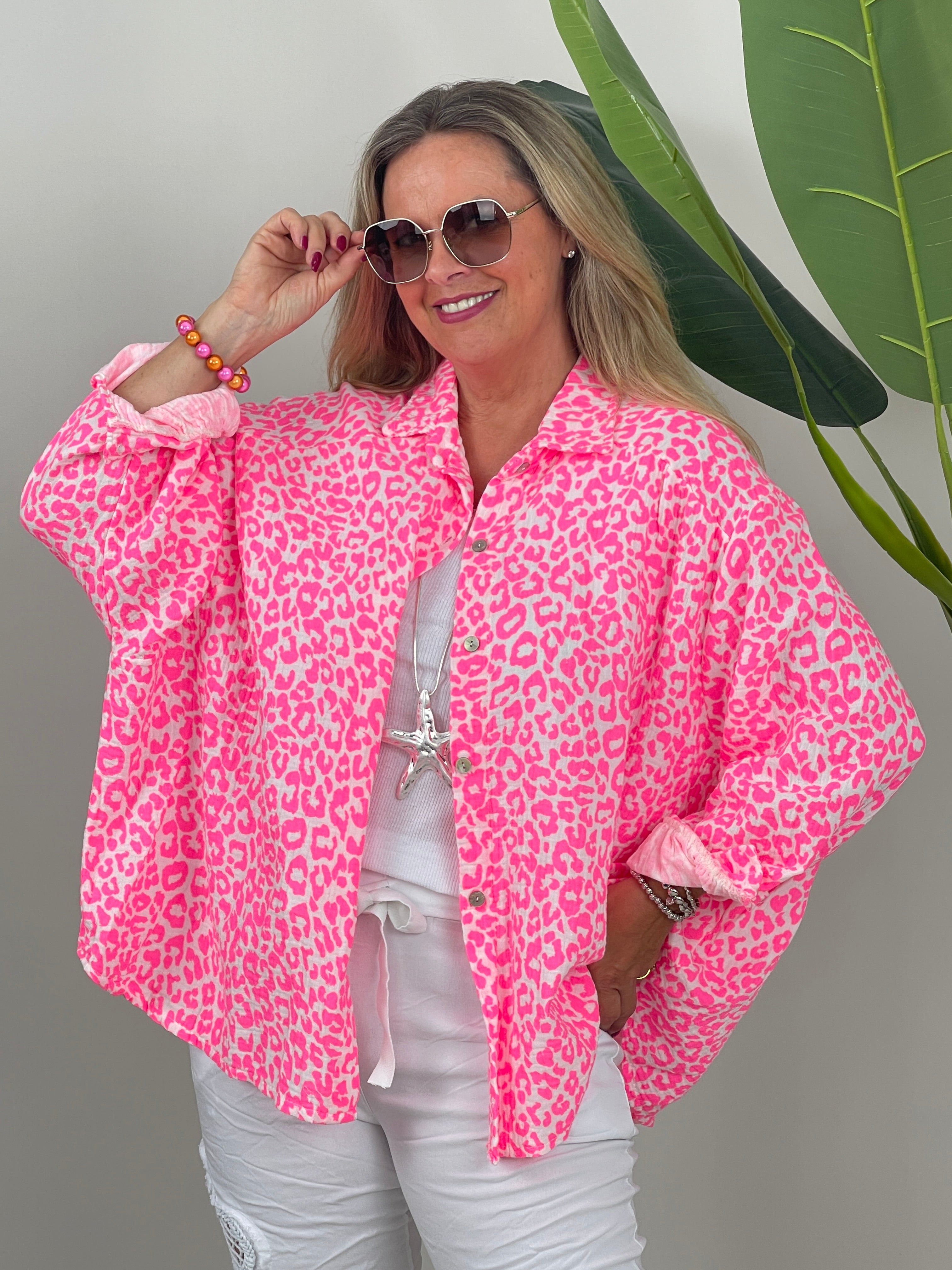 Musselin Bluse Leo in Neonpink/Weiß