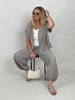 Leichter 2-Teiler mit Bluse und Ballonhose in Taupe