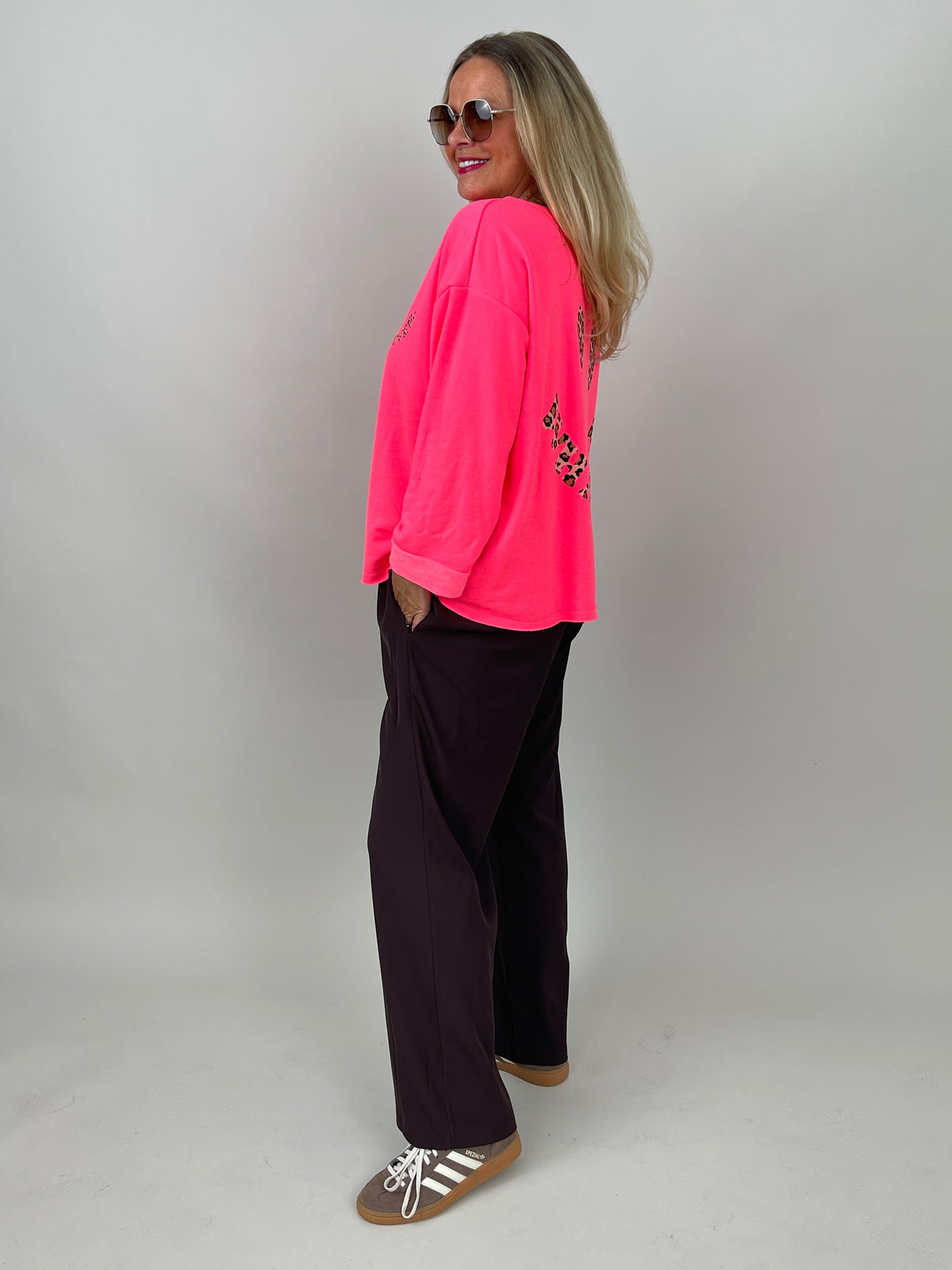 Sweatshirt Leo Smiley in Neonpink