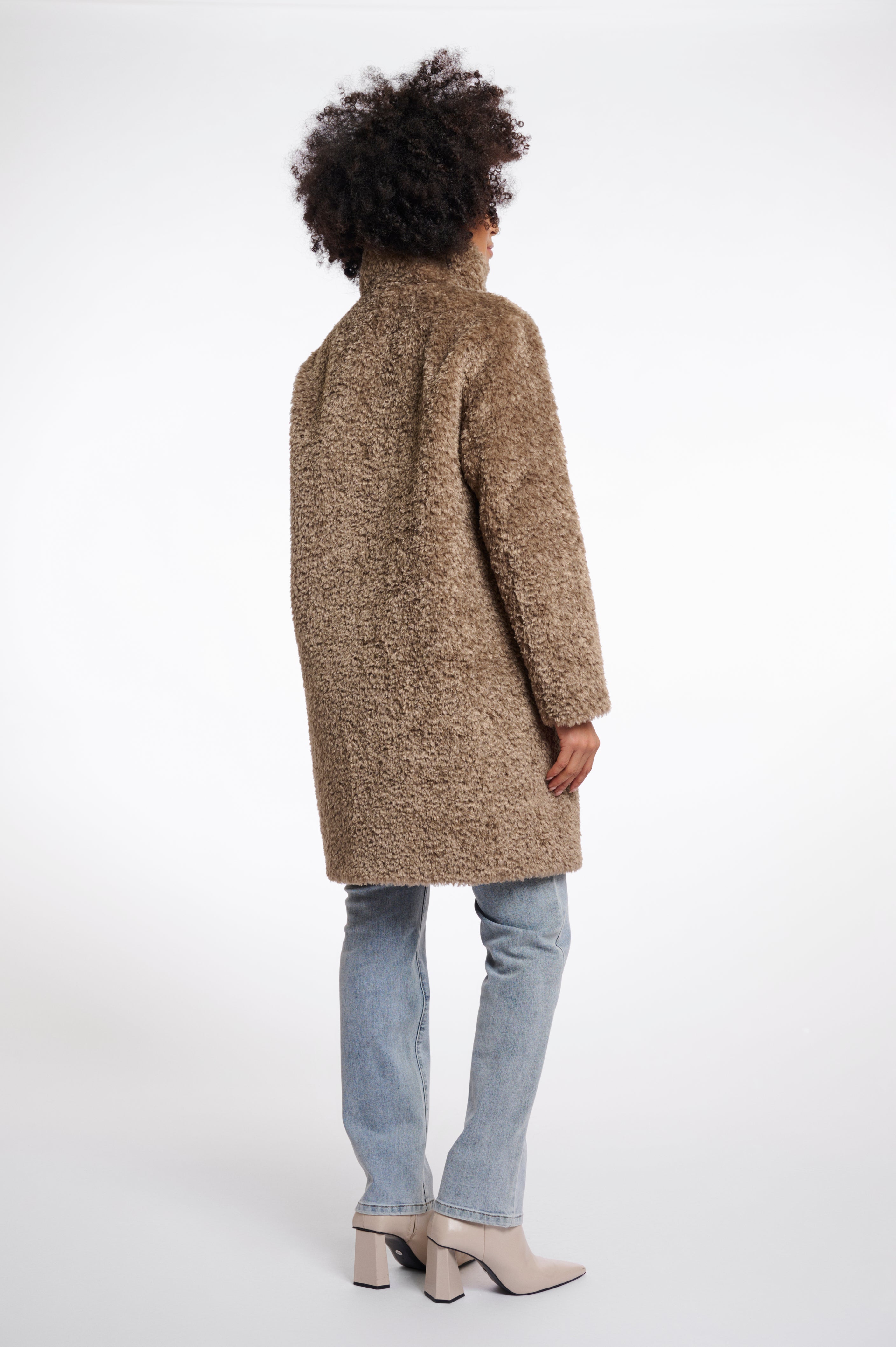 Mantel Ena von Rino&Pelle in Toffee Art. RP6689