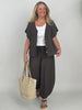 Leichter 2-Teiler mit Bluse und Ballonhose in Mokka