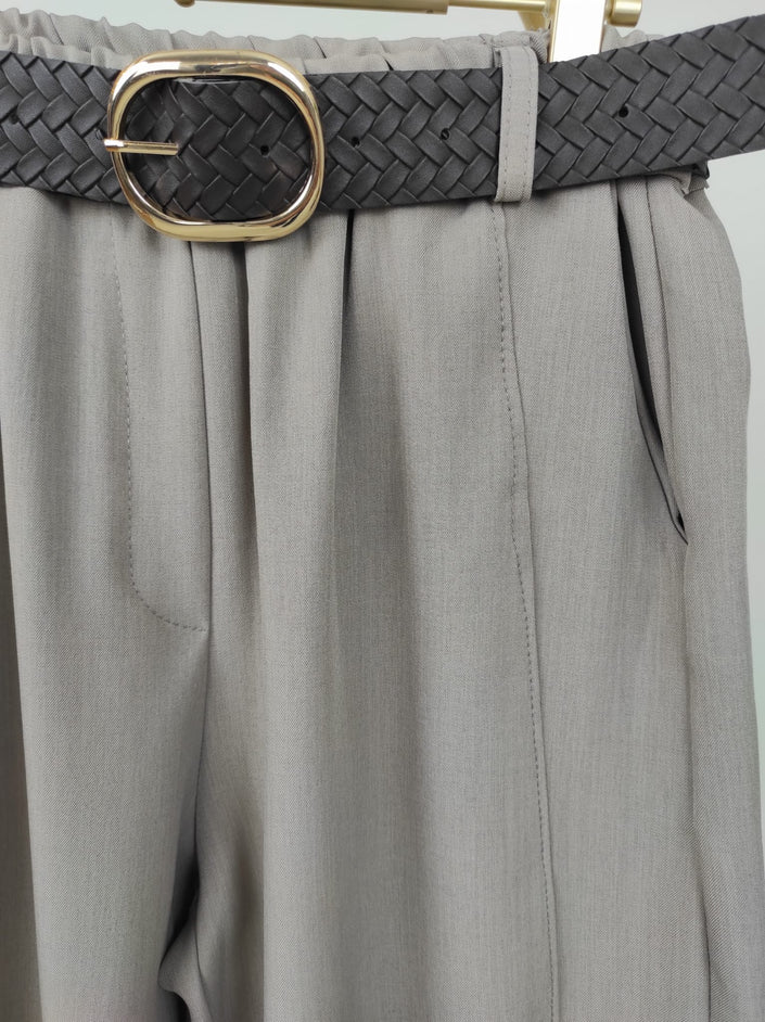 Hose mit Flechtgürtel in Helltaupe